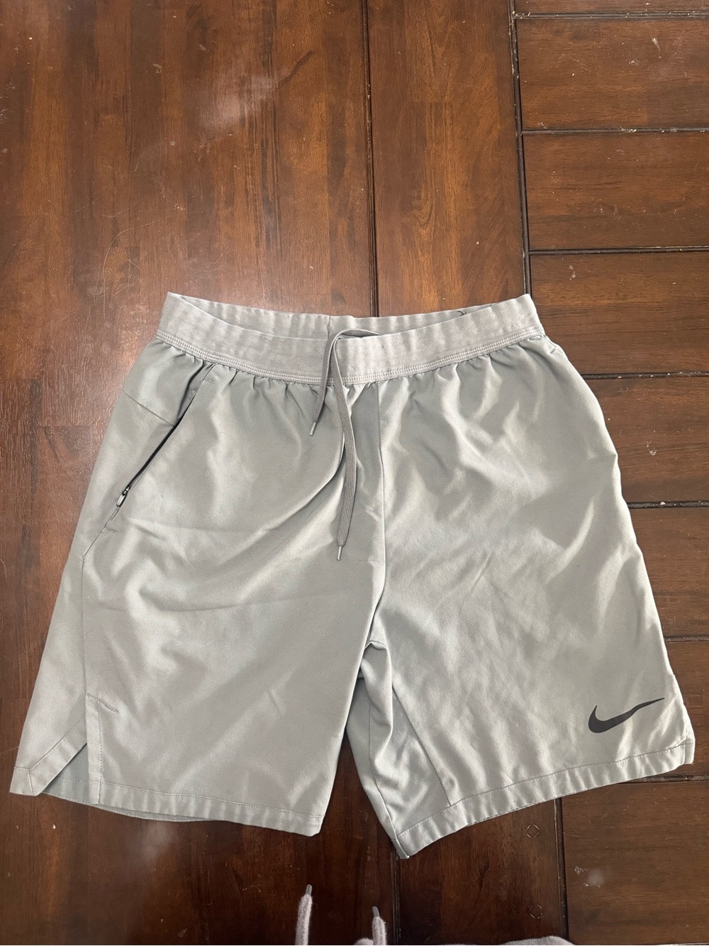 Nike Men’s Light Gray Dri-FIT Athletic Shorts size medium
